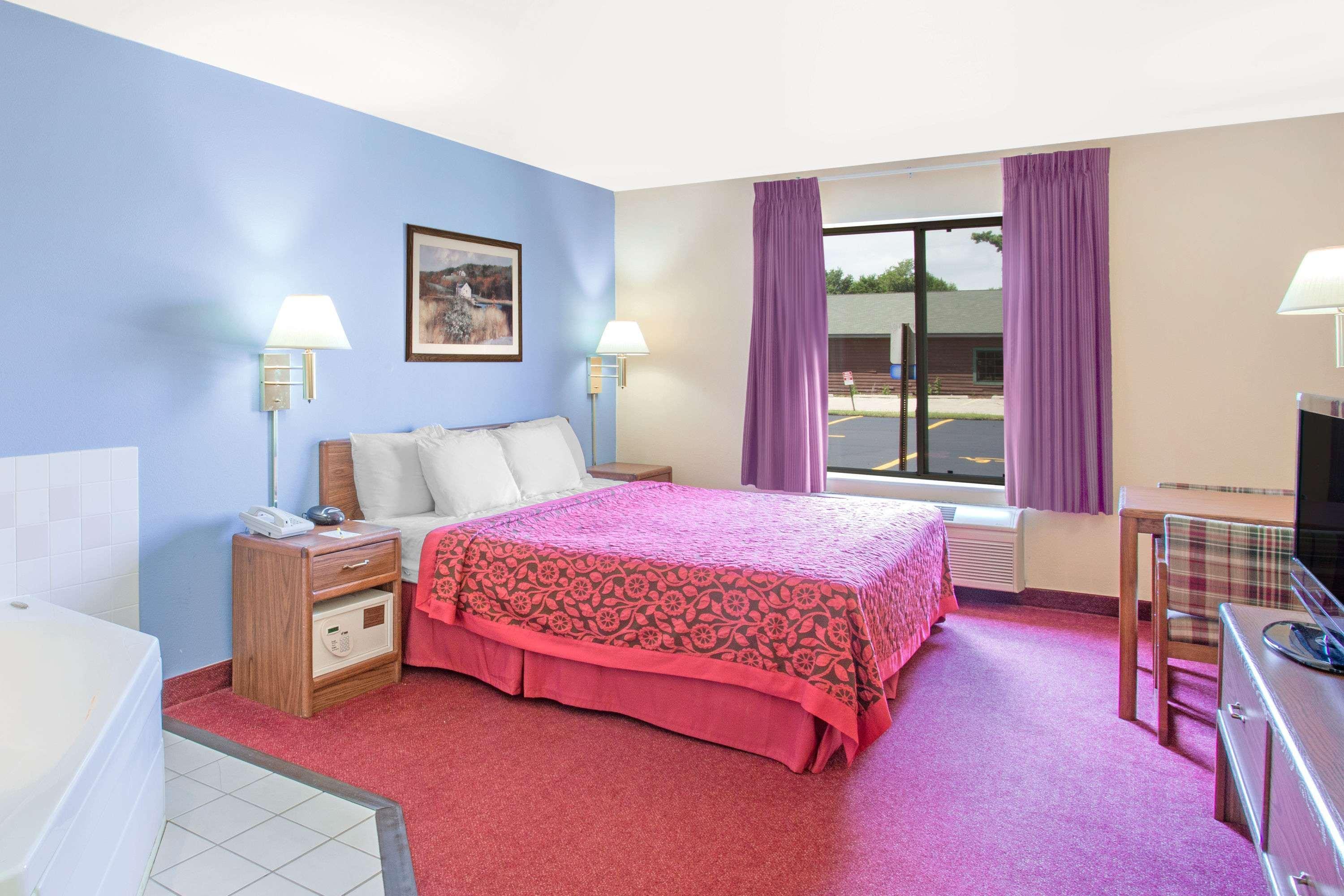 Days Inn By Wyndham Madison Ne/Windsor Exterior photo