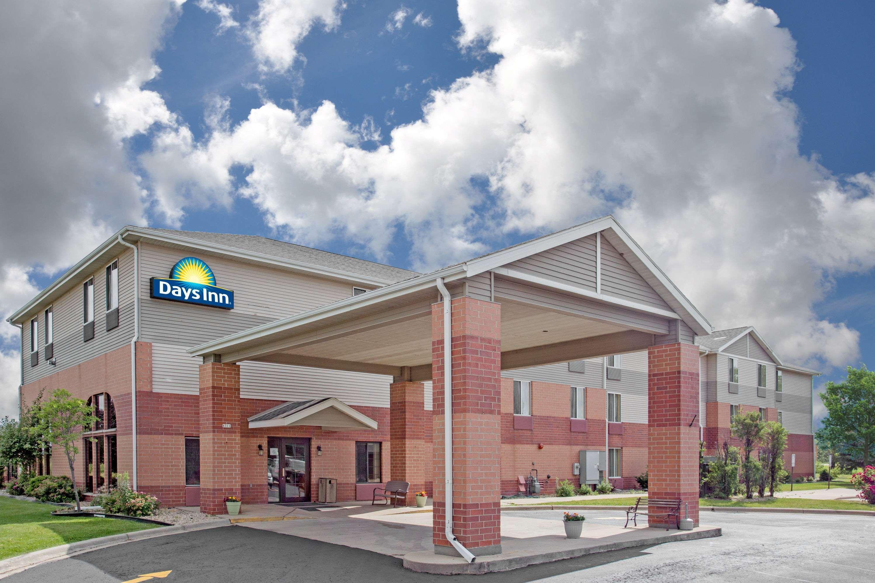 Days Inn By Wyndham Madison Ne/Windsor Exterior photo