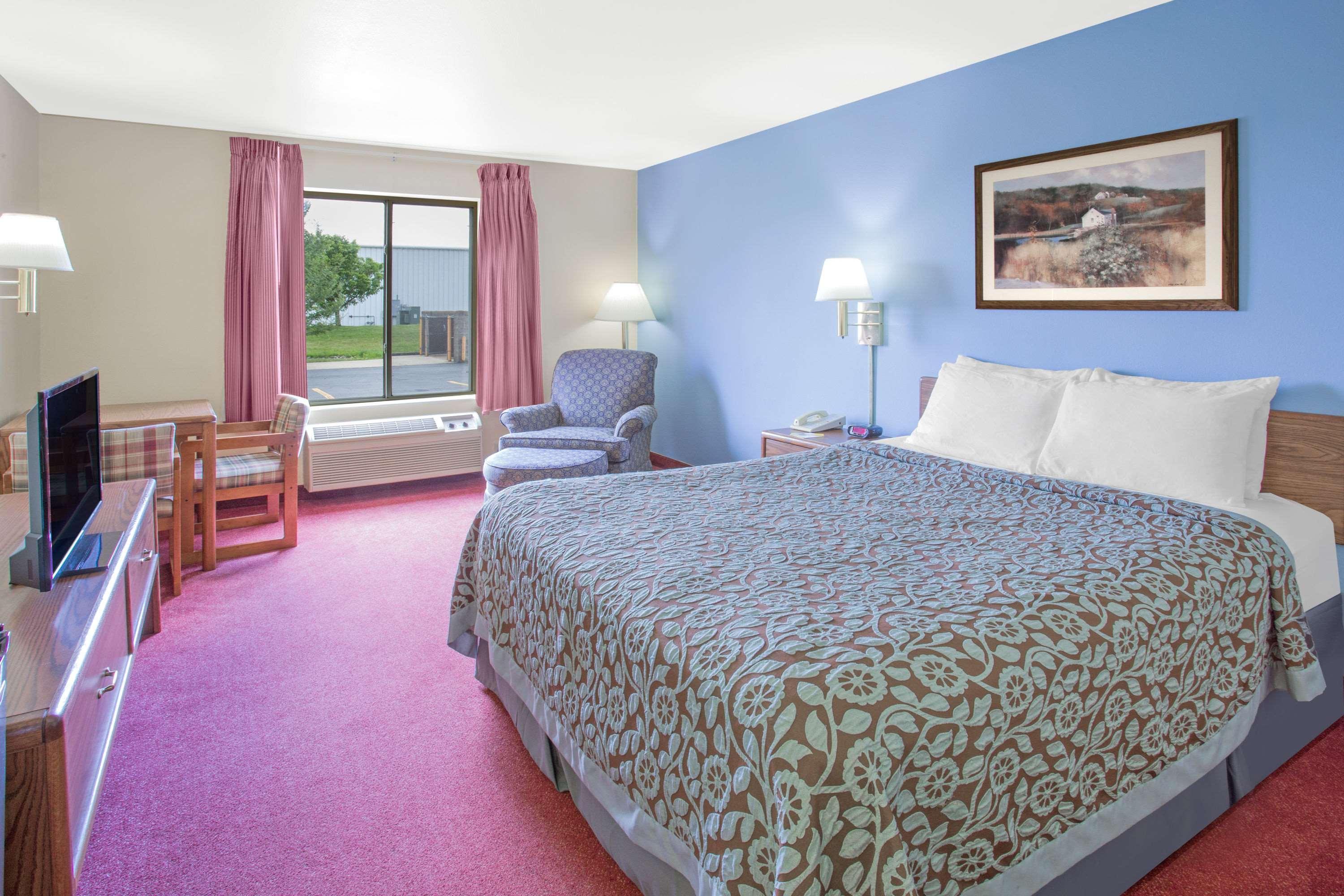 Days Inn By Wyndham Madison Ne/Windsor Exterior photo