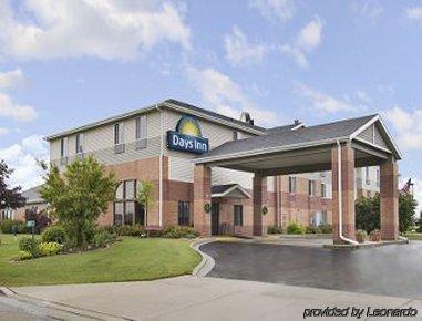 Days Inn By Wyndham Madison Ne/Windsor Exterior photo